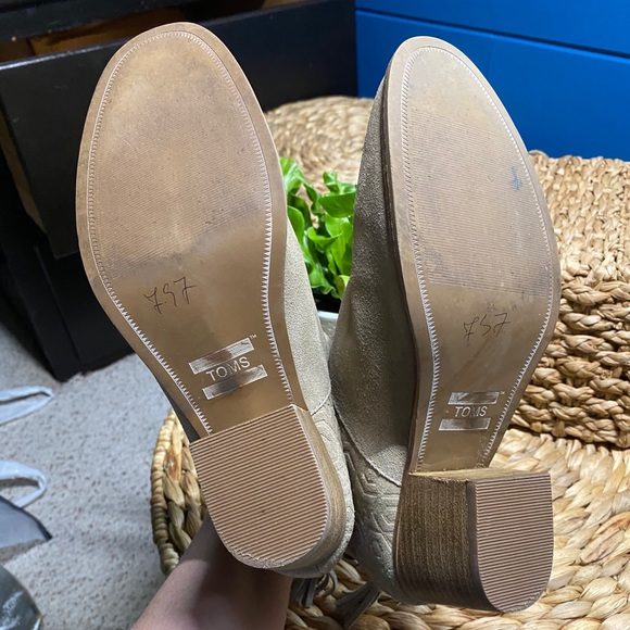 SALE‼️Toms Leila Embossed Leather Bootie tassle zipper low heel boots size 8.5 - Picture 3 of 8